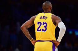 开云中国-詹姆斯被联盟哄抢依旧选择留队！湖人高层：我们太爽了！