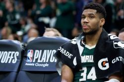 开云体育app-NBA：杨瀚森首秀对手确定，雄鹿签约射手，湖人赛程出炉