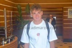 开云体育网址-S-埃斯波西托接受卡利亚里的体检：很高兴来到这里，加油卡利亚里