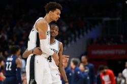 开云体育下载-圣安东尼奥马刺续约达龙福克斯，获得嘉奖229亿美元合同资格