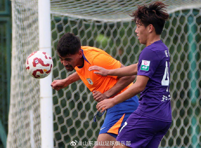 中超|热身赛检验近日训练成果：泰山一队5：2战胜B队
