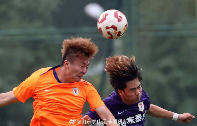中超|热身赛检验近日训练成果：泰山一队5：2战胜B队