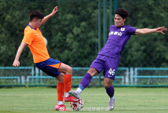中超|热身赛检验近日训练成果：泰山一队5：2战胜B队