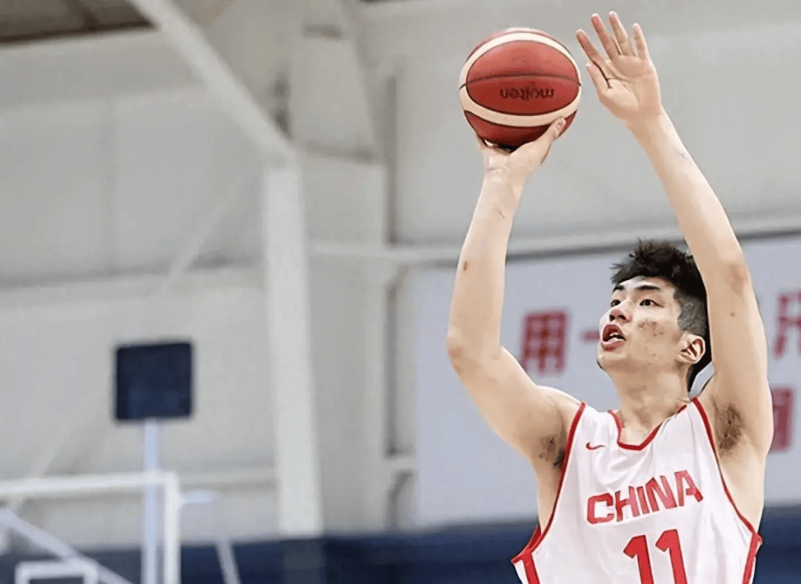 又一位中国球员离开CBA留洋！对位杨瀚森不落下风，彻底打出自信