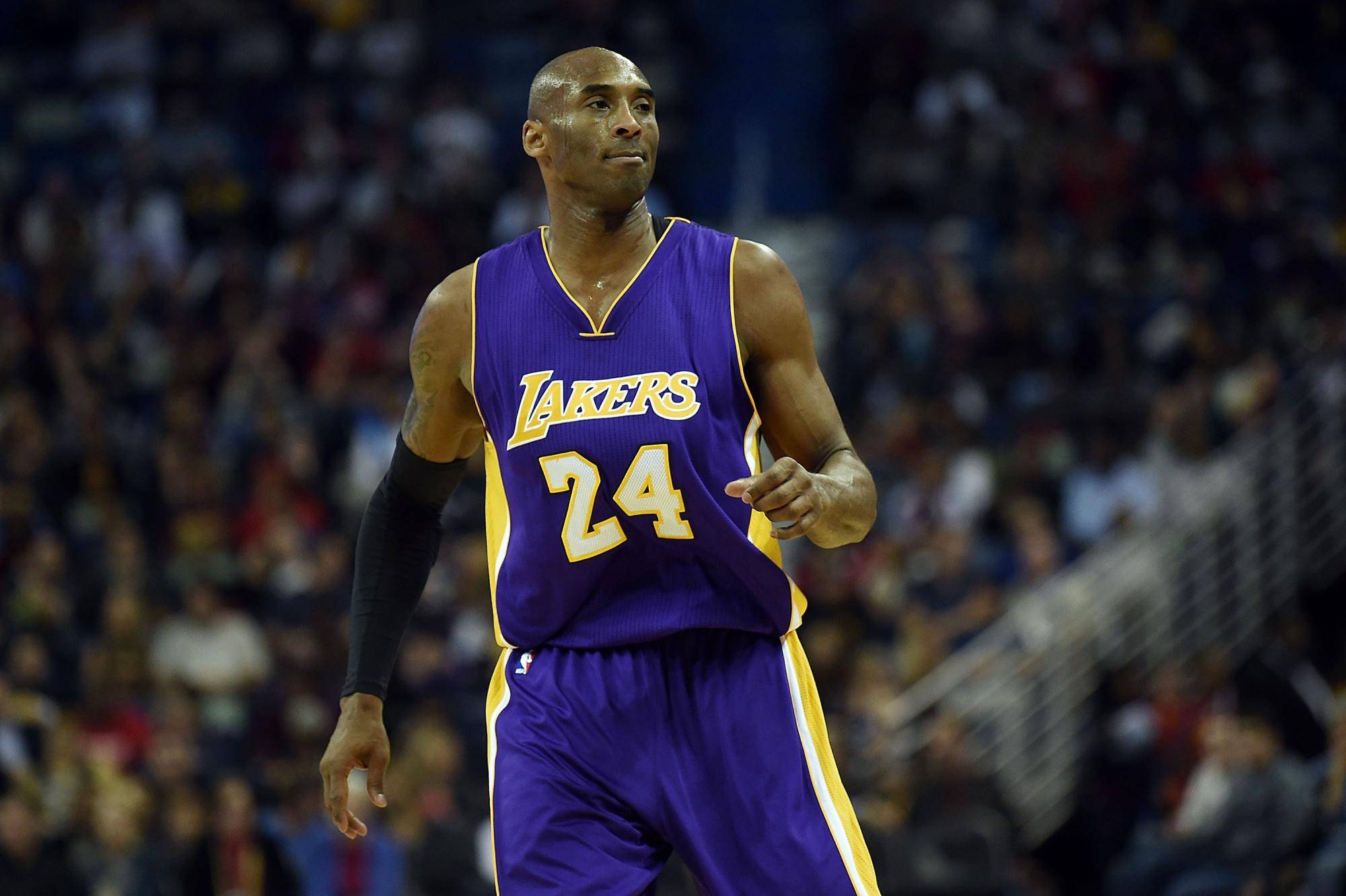 阿里纳斯嘲讽科比粉丝：他们只会盯着詹姆斯黑！