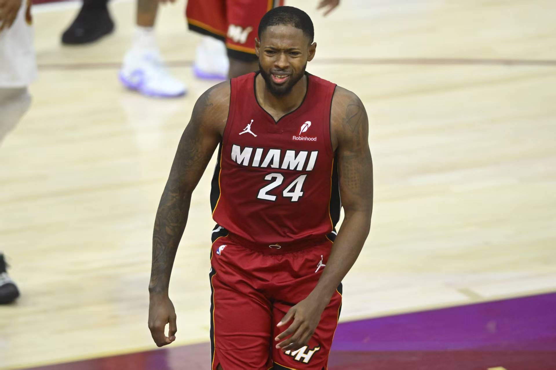 NBA：热火2换1达成！勇士重启商讨，里夫斯预计留在湖人