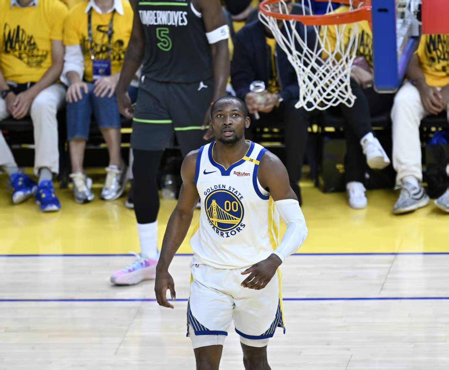 NBA：热火2换1达成！勇士重启商讨，里夫斯预计留在湖人