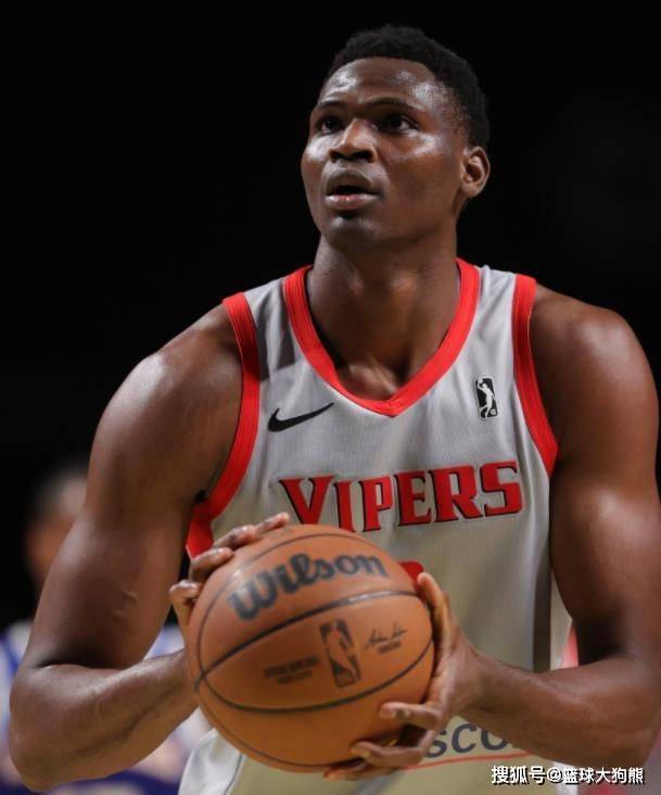 定了！斯通拒绝2年450万合同，24岁中锋告别火箭队！东部劲旅捡漏