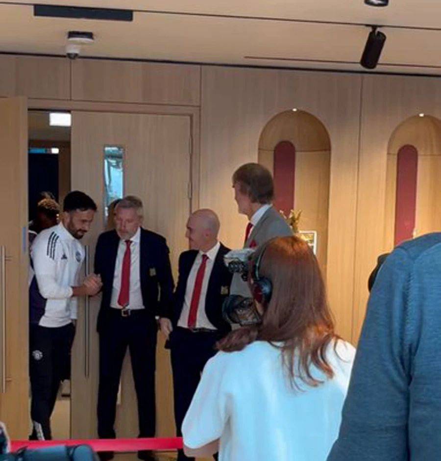 加纳乔拒绝拜仁只去切尔西，否则留队白拿工资！配合蓝军压价曼联