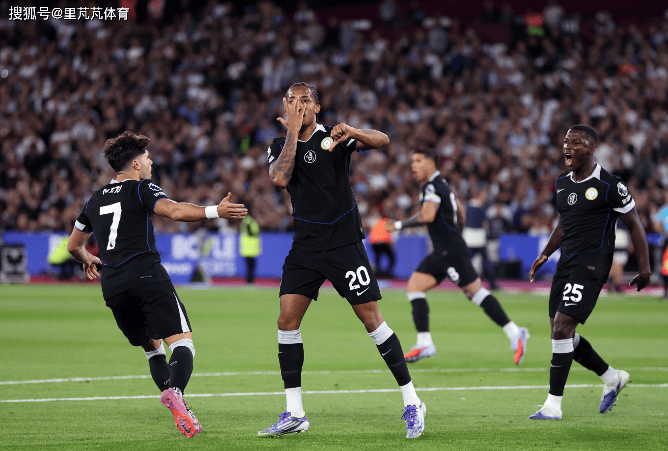 一日英超动向：蓝军“小孩哥”发挥太给力，曼联卖霍伦买新守门员