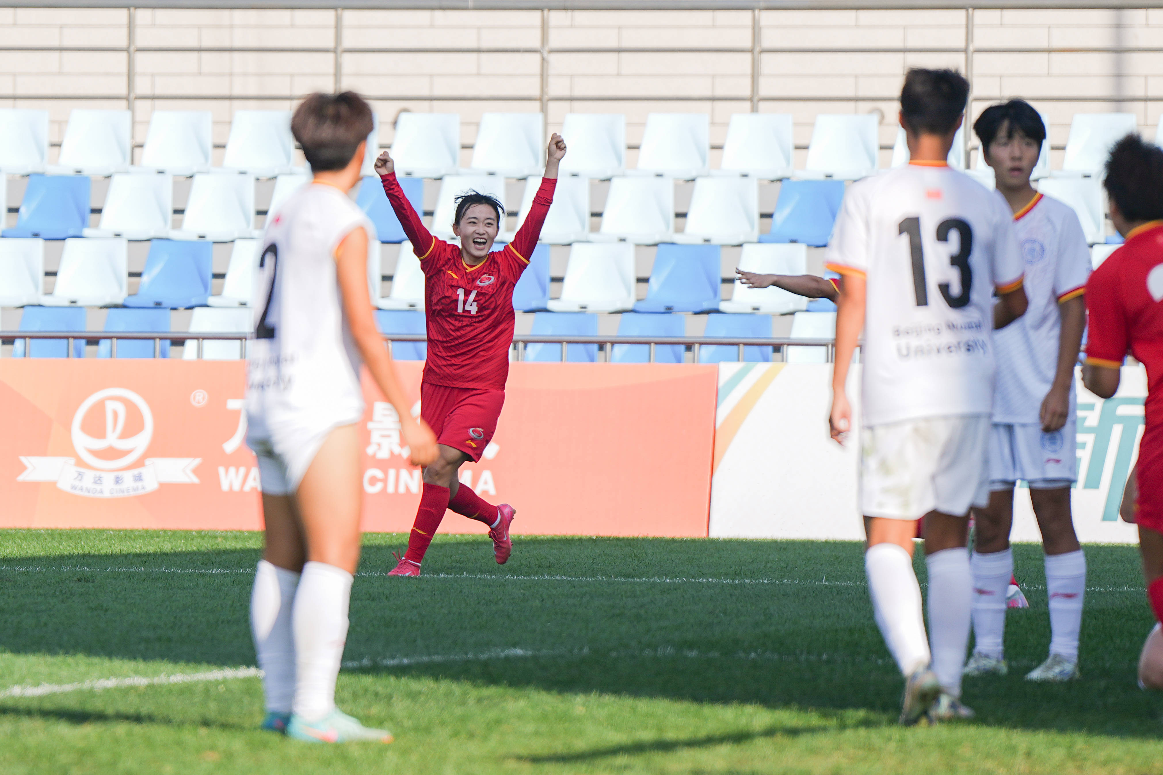 （体育）足球——国际大体联足球世界杯：上海体育大学女足晋级决赛